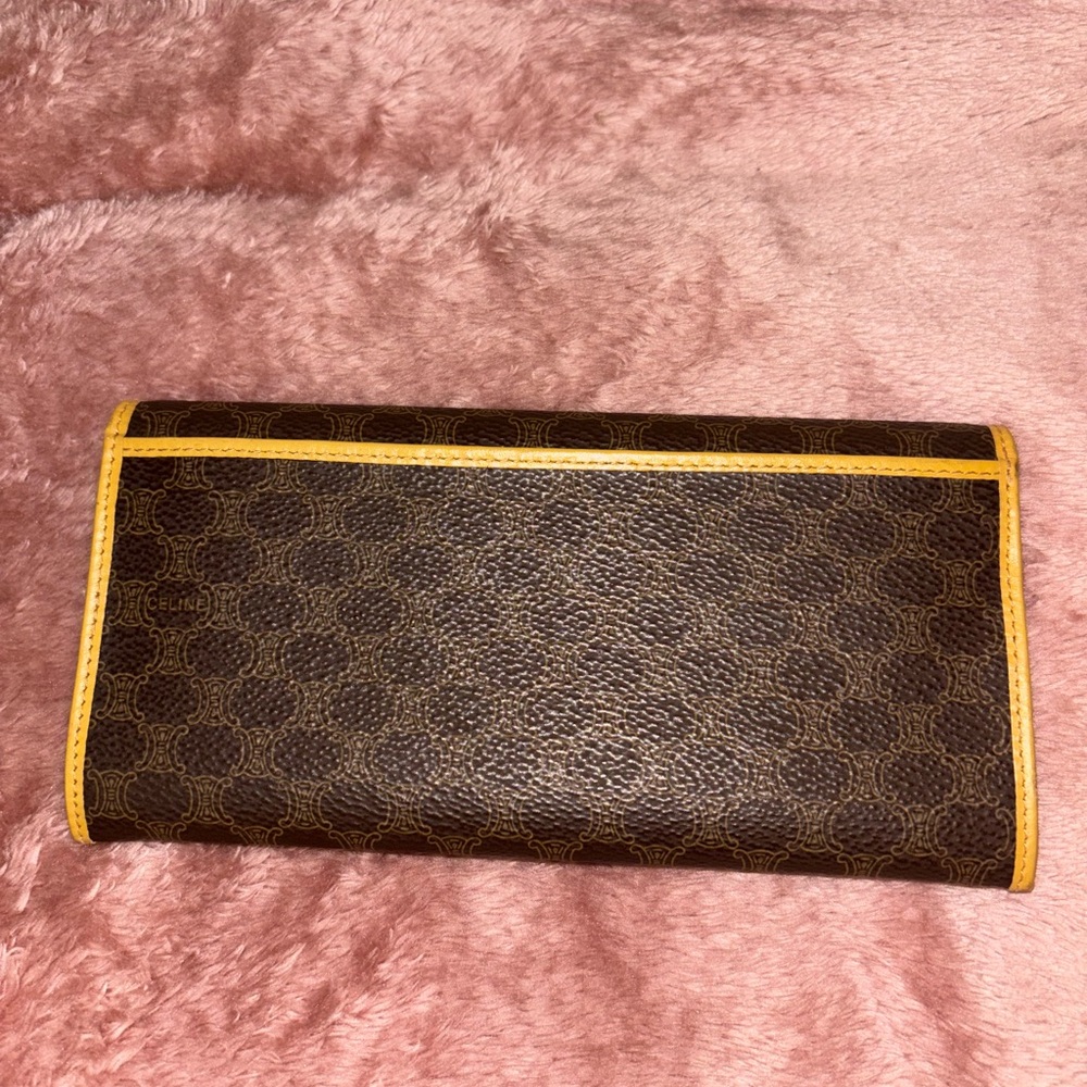 Celine Classic Wallet in Mint Condition - Picture 2 of 4